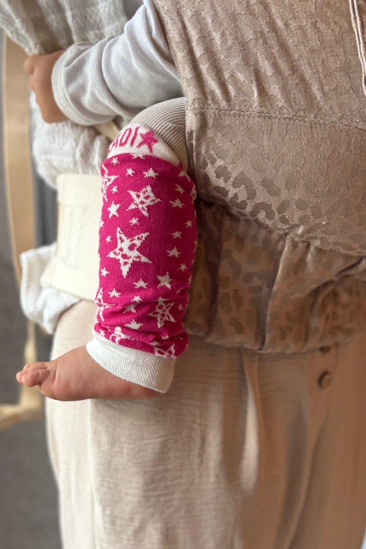 Tragestulpen Leo Stars Strawberry - KOKADI